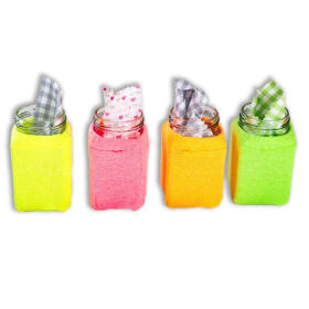 kleines, eckiges Glas mit Baumwolltuch und Stoffüberzug