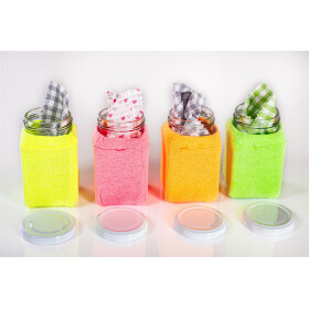 kleines, eckiges Glas mit Baumwolltuch und Stoffüberzug