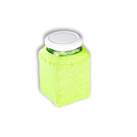 kleines, eckiges Glas mit Baumwolltuch und...